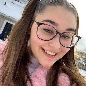 Meet your Posher, Adriana